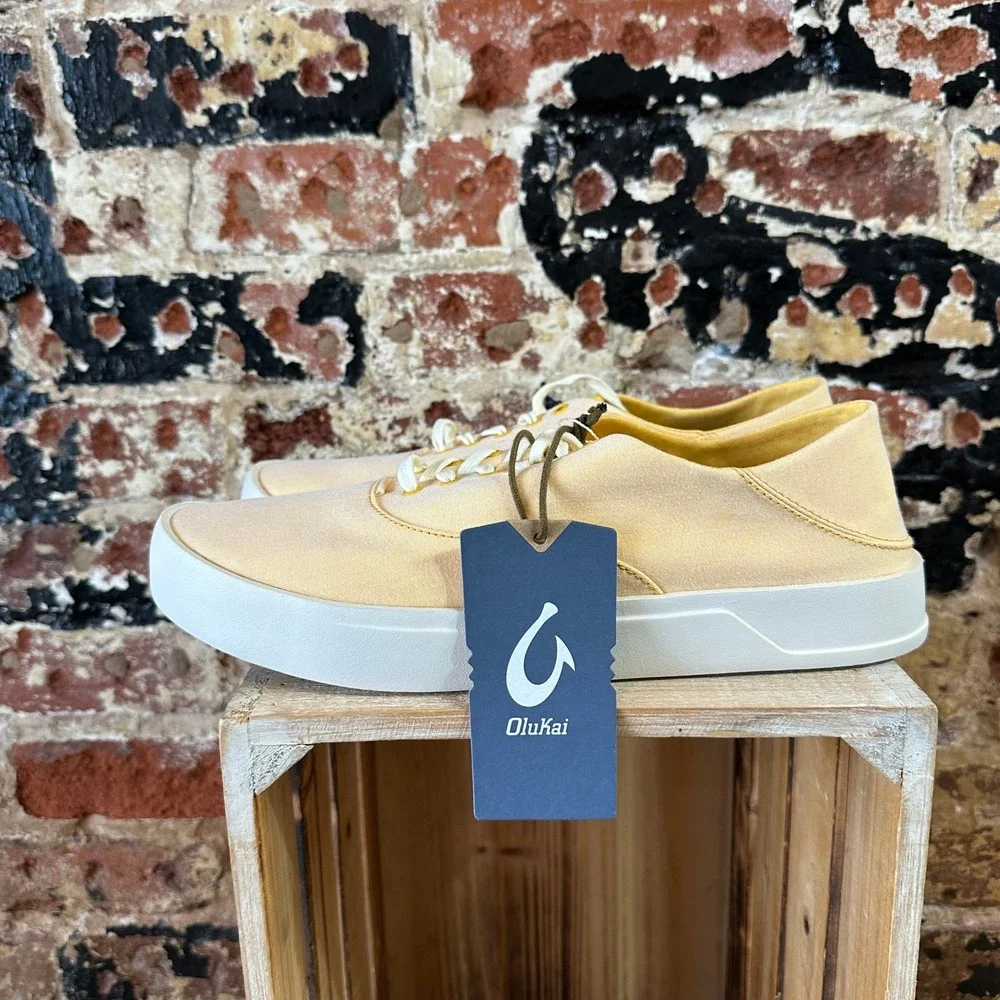 OLUKAI Tradewinds Mens 10 Yellow Solar Glow shoes slip on casual NEW